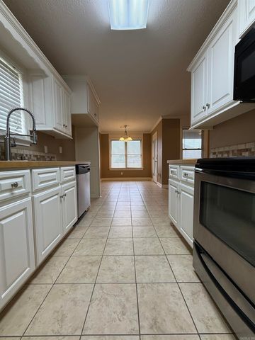 8 Ragan Court, Searcy, AR 72143