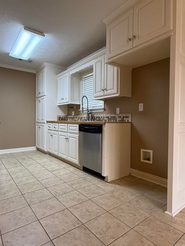 8 Ragan Court, Searcy, AR 72143