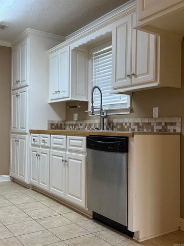 8 Ragan Court, Searcy, AR 72143
