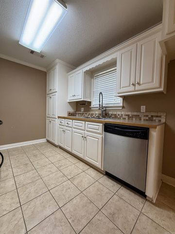 8 Ragan Court, Searcy, AR 72143