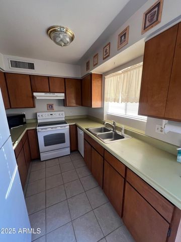 5518 E Lindstrom Lane B6, Mesa, AZ 85215