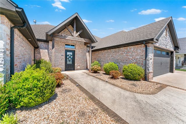 410 Chaparral Street, Centerton, AR 72719
