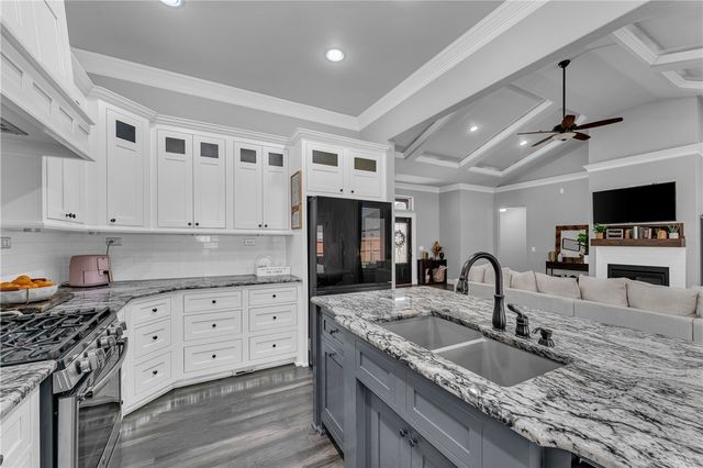 410 Chaparral Street, Centerton, AR 72719