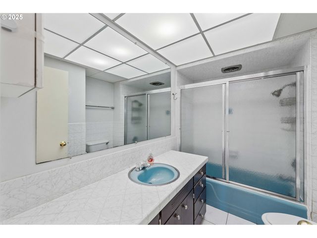 643 S 12TH Ct, Coos Bay, OR 97420