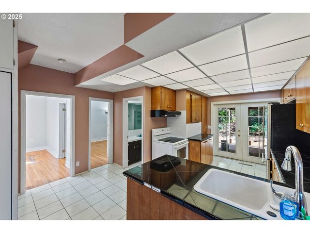 643 S 12TH Ct, Coos Bay, OR 97420