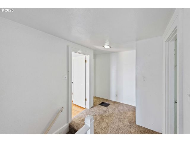 643 S 12TH Ct, Coos Bay, OR 97420