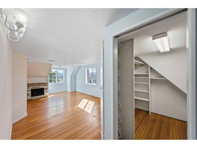 643 S 12TH Ct, Coos Bay, OR 97420