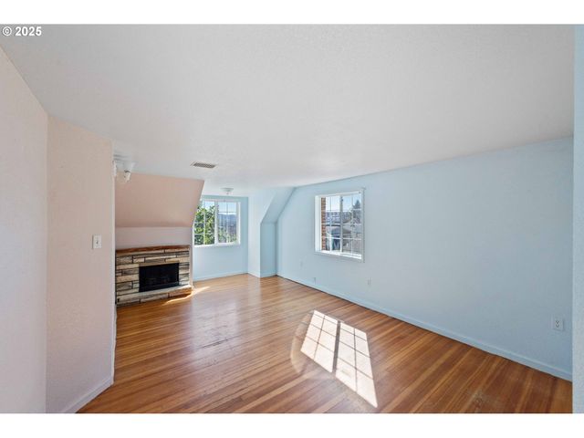 643 S 12TH Ct, Coos Bay, OR 97420