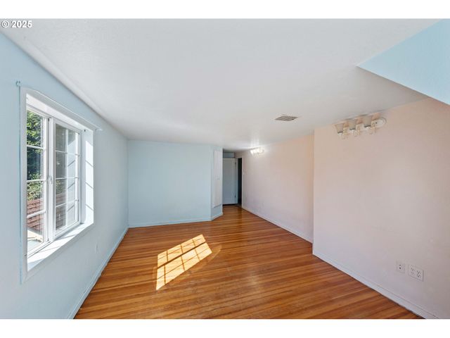 643 S 12TH Ct, Coos Bay, OR 97420