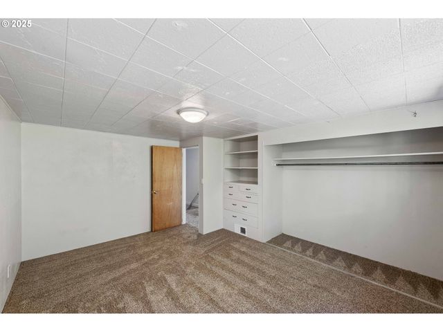 643 S 12TH Ct, Coos Bay, OR 97420