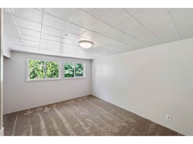 643 S 12TH Ct, Coos Bay, OR 97420