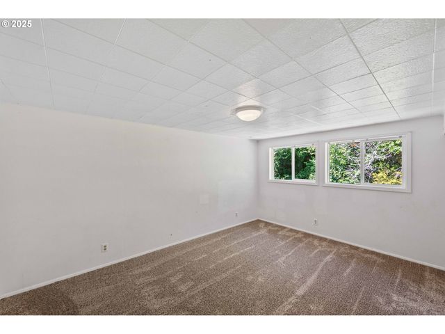 643 S 12TH Ct, Coos Bay, OR 97420