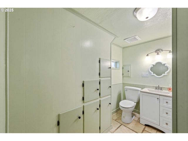 643 S 12TH Ct, Coos Bay, OR 97420