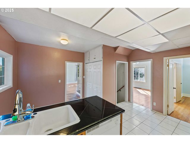 643 S 12TH Ct, Coos Bay, OR 97420