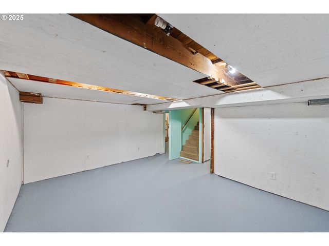 643 S 12TH Ct, Coos Bay, OR 97420