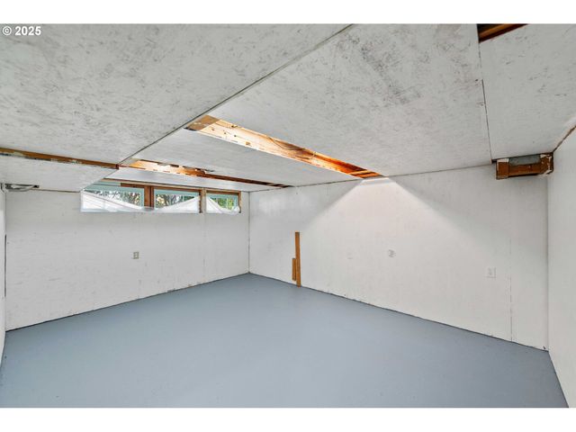 643 S 12TH Ct, Coos Bay, OR 97420