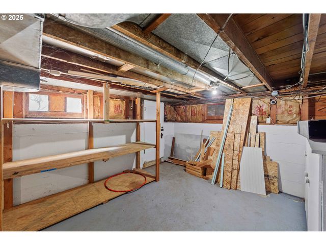 643 S 12TH Ct, Coos Bay, OR 97420