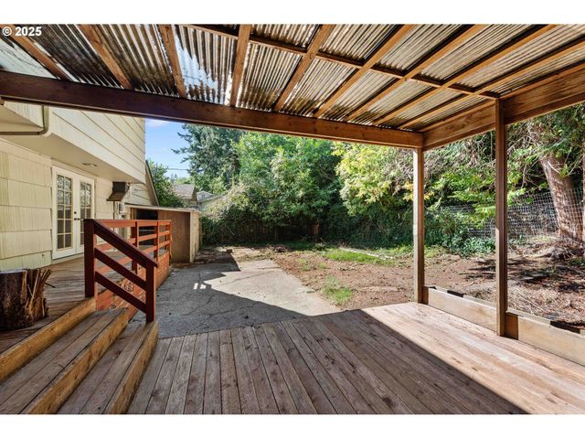 643 S 12TH Ct, Coos Bay, OR 97420