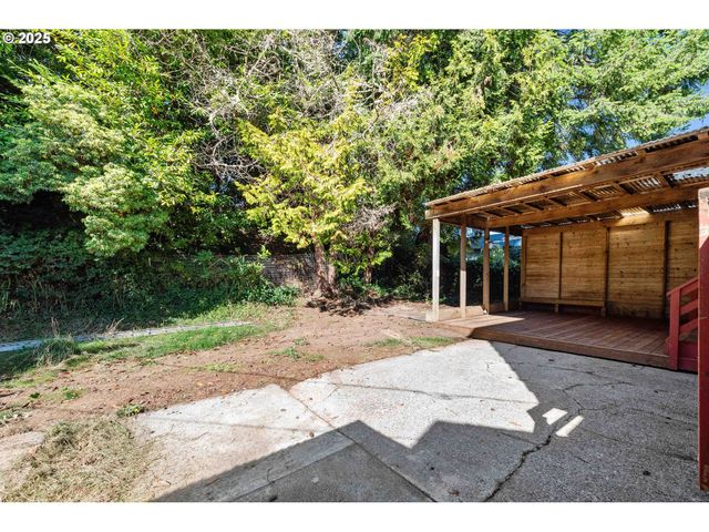 643 S 12TH Ct, Coos Bay, OR 97420