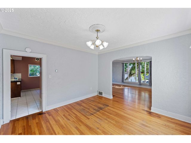 643 S 12TH Ct, Coos Bay, OR 97420