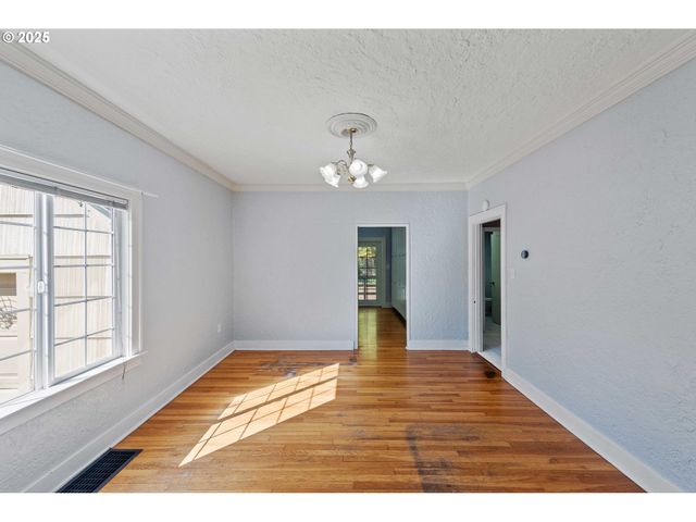 643 S 12TH Ct, Coos Bay, OR 97420