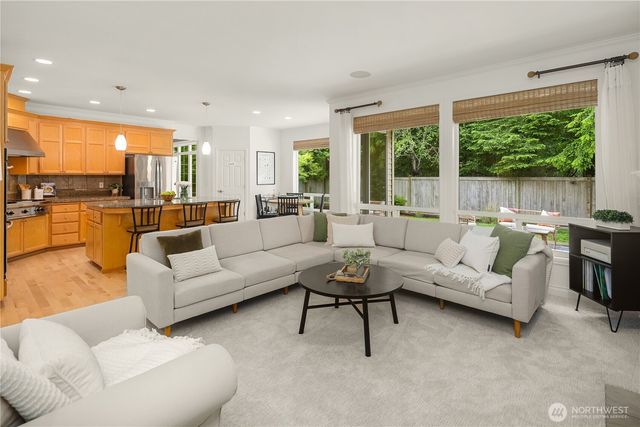 27422 SE 8th Place, Sammamish, WA 98075