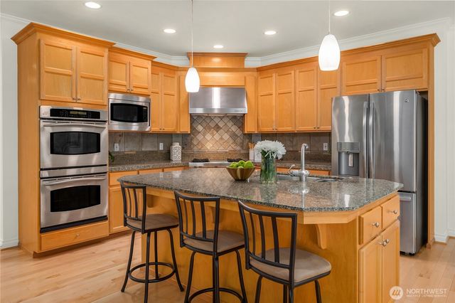 27422 SE 8th Place, Sammamish, WA 98075