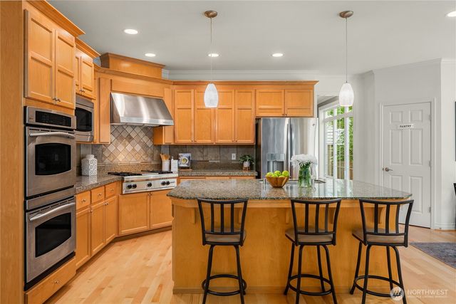 27422 SE 8th Place, Sammamish, WA 98075