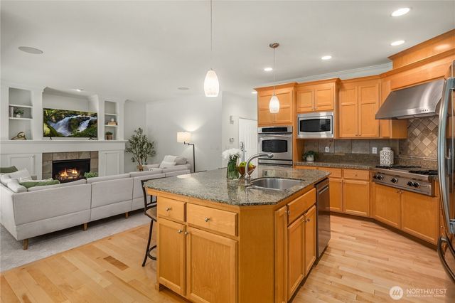 27422 SE 8th Place, Sammamish, WA 98075