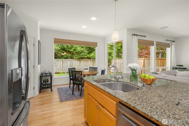 27422 SE 8th Place, Sammamish, WA 98075