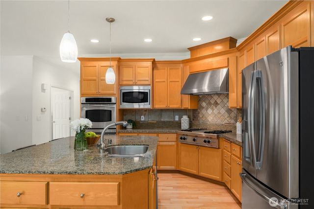 27422 SE 8th Place, Sammamish, WA 98075