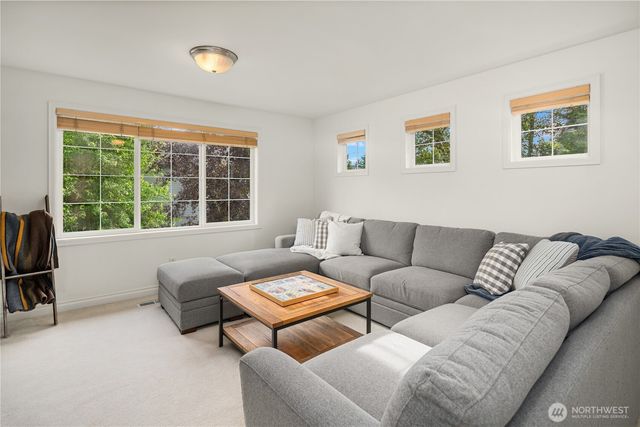 27422 SE 8th Place, Sammamish, WA 98075