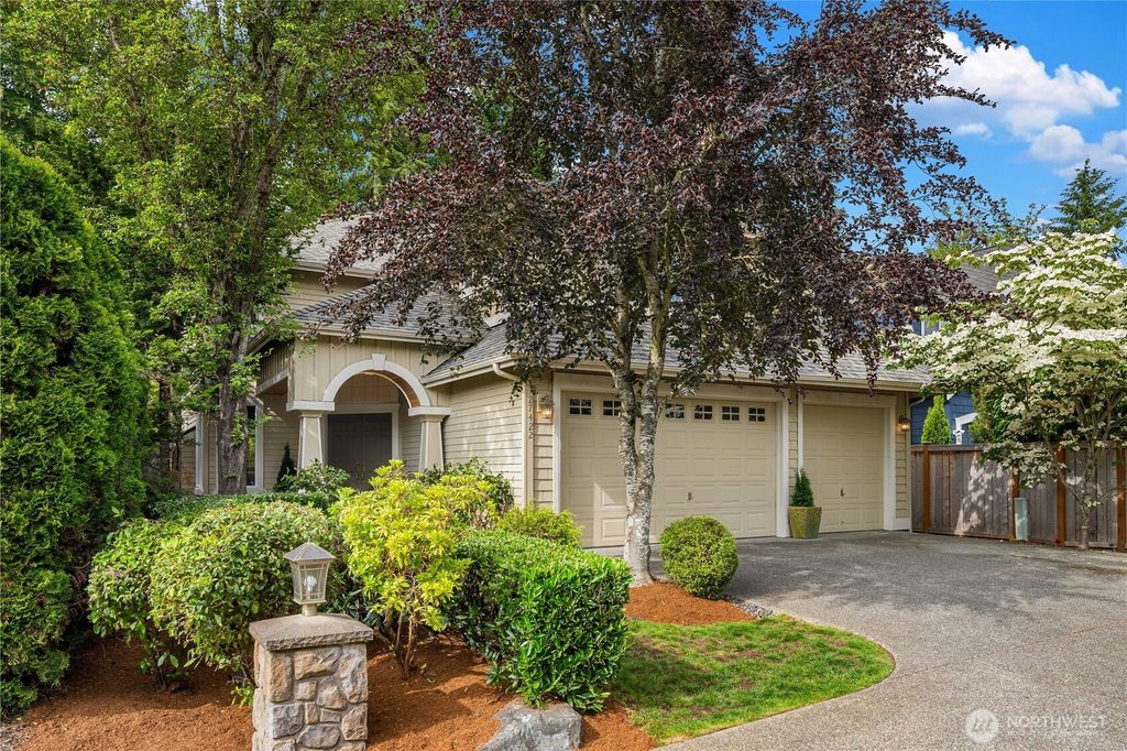 27422 SE 8th Place, Sammamish, WA 98075