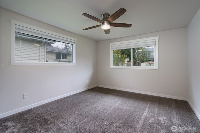 863 SE 6TH Avenue, Oak Harbor, WA 98277