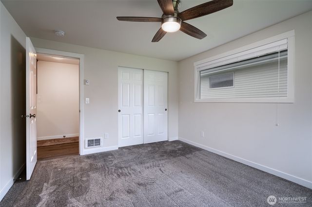 863 SE 6TH Avenue, Oak Harbor, WA 98277