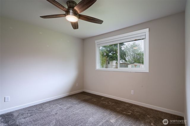 863 SE 6TH Avenue, Oak Harbor, WA 98277