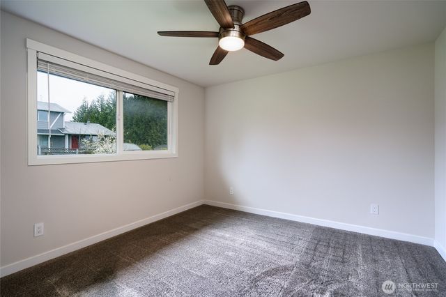 863 SE 6TH Avenue, Oak Harbor, WA 98277