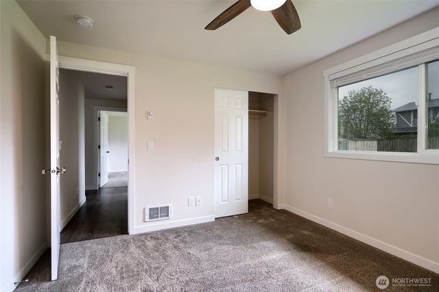 863 SE 6TH Avenue, Oak Harbor, WA 98277
