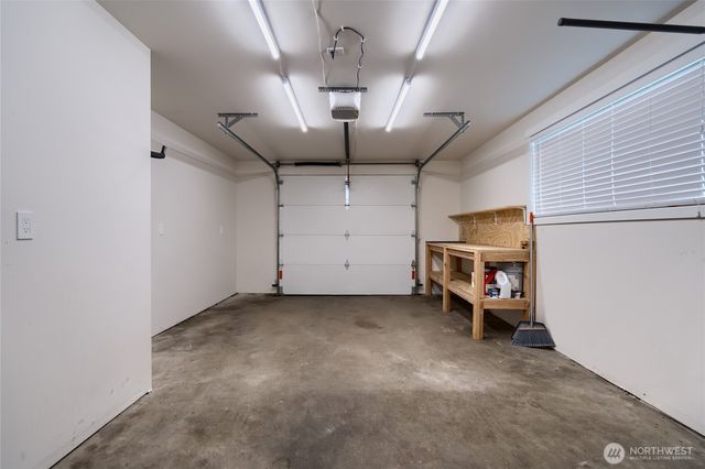 863 SE 6TH Avenue, Oak Harbor, WA 98277