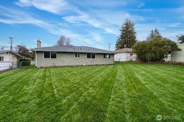 863 SE 6TH Avenue, Oak Harbor, WA 98277