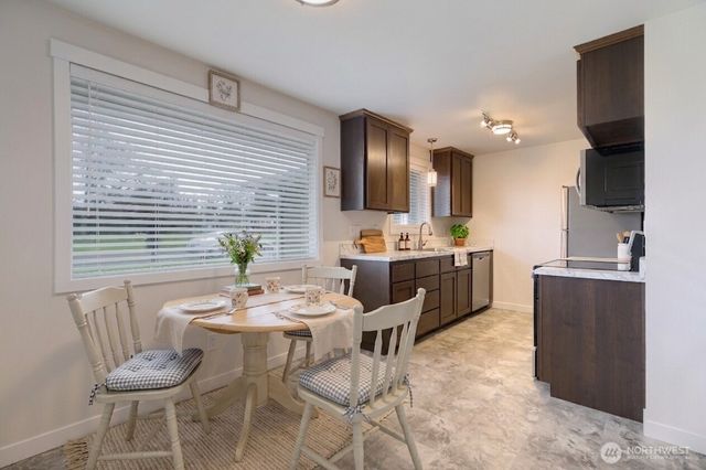 863 SE 6TH Avenue, Oak Harbor, WA 98277