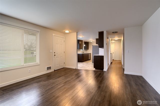 863 SE 6TH Avenue, Oak Harbor, WA 98277