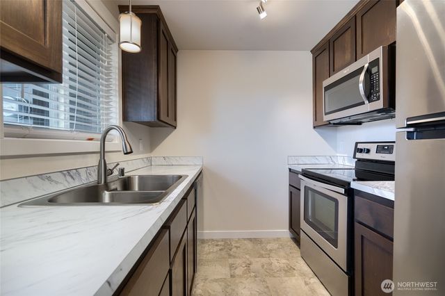 863 SE 6TH Avenue, Oak Harbor, WA 98277