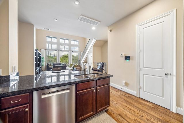 2848 Leeland Street, Houston, TX 77003