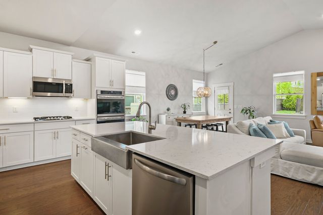 3421 Milford Dr, Thompsons Station, TN 37179