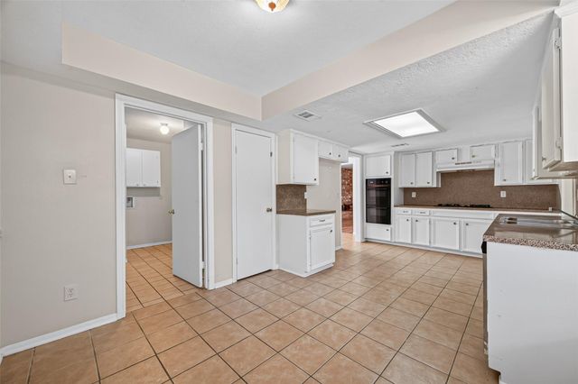 2154 Oak Shores Drive, Houston, TX 77339