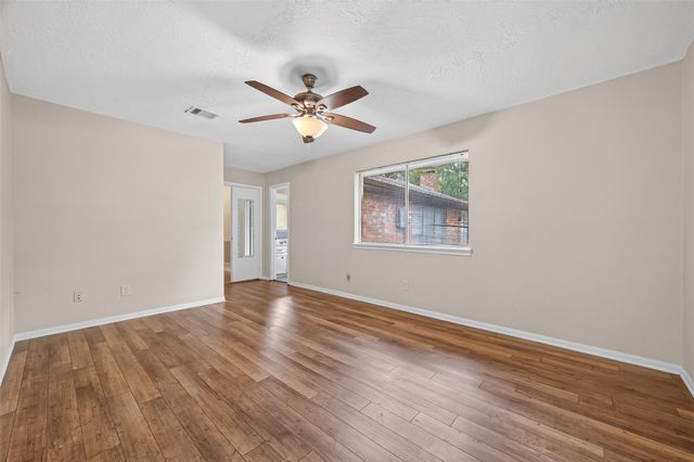 2154 Oak Shores Drive, Houston, TX 77339