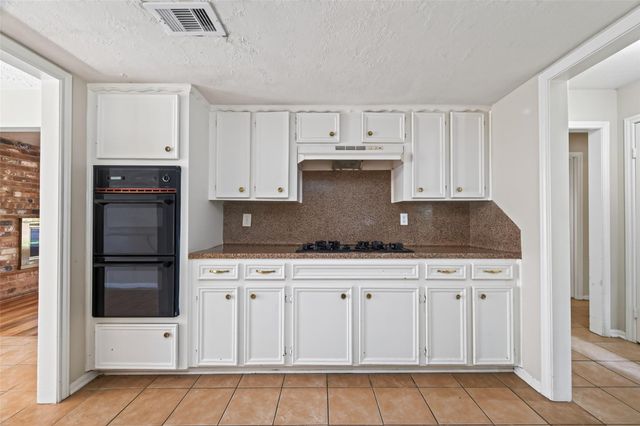 2154 Oak Shores Drive, Houston, TX 77339