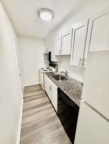 80 Cambridge Road B5, Woburn, MA 01801