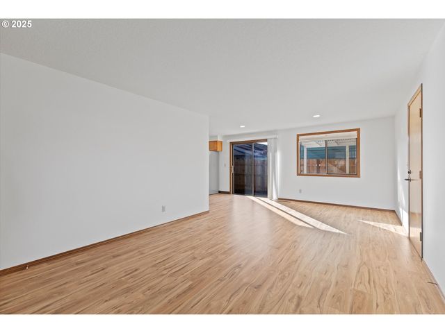 1200 E JOHNSON Ct, Newberg, OR 97132